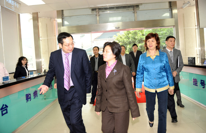 2010年3月，副省長陳樺來我院調研參觀